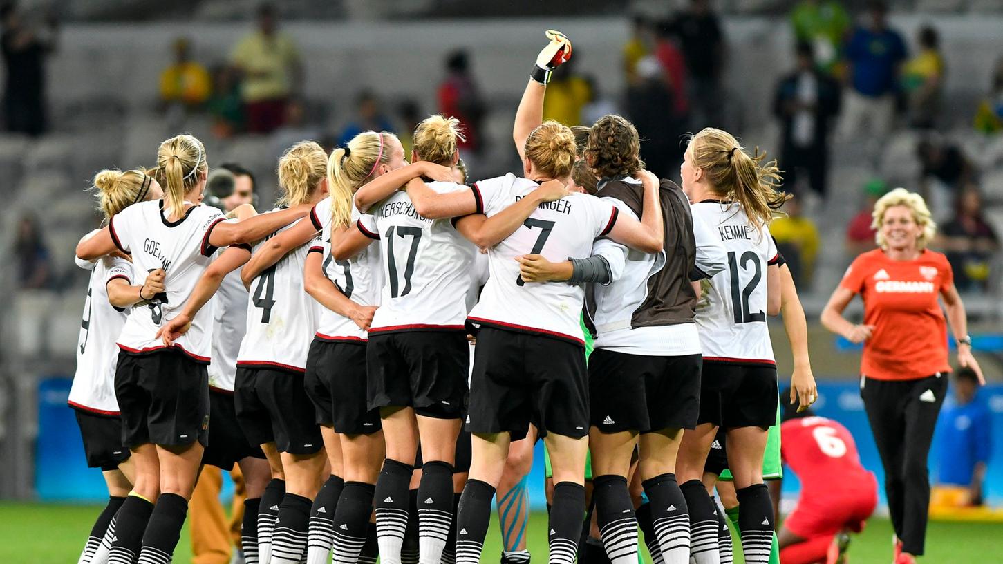 Feierstimmung: Deutschlands Fußball-Frauen stehen im Finale und spielen um Gold. Feierstimmung: Deutschlands Fußball-Frauen stehen im Finale und spielen um Gold.