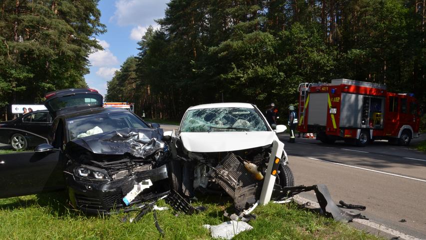 Drei Verletzte, zwei Totalschäden: Bei Gundelshalm krachten drei Autos ineinander; Airbags verhinderten das Schlimmste.