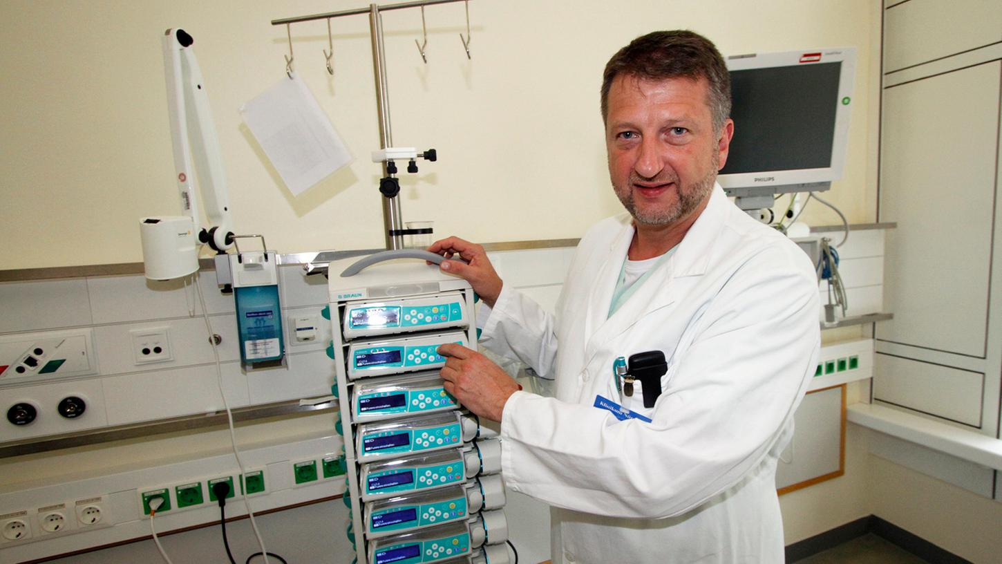 Prof. Dr. Christoph Fusch leitet als Chefarzt die Klinik für Neugeborene, Kinder und Jugendliche.