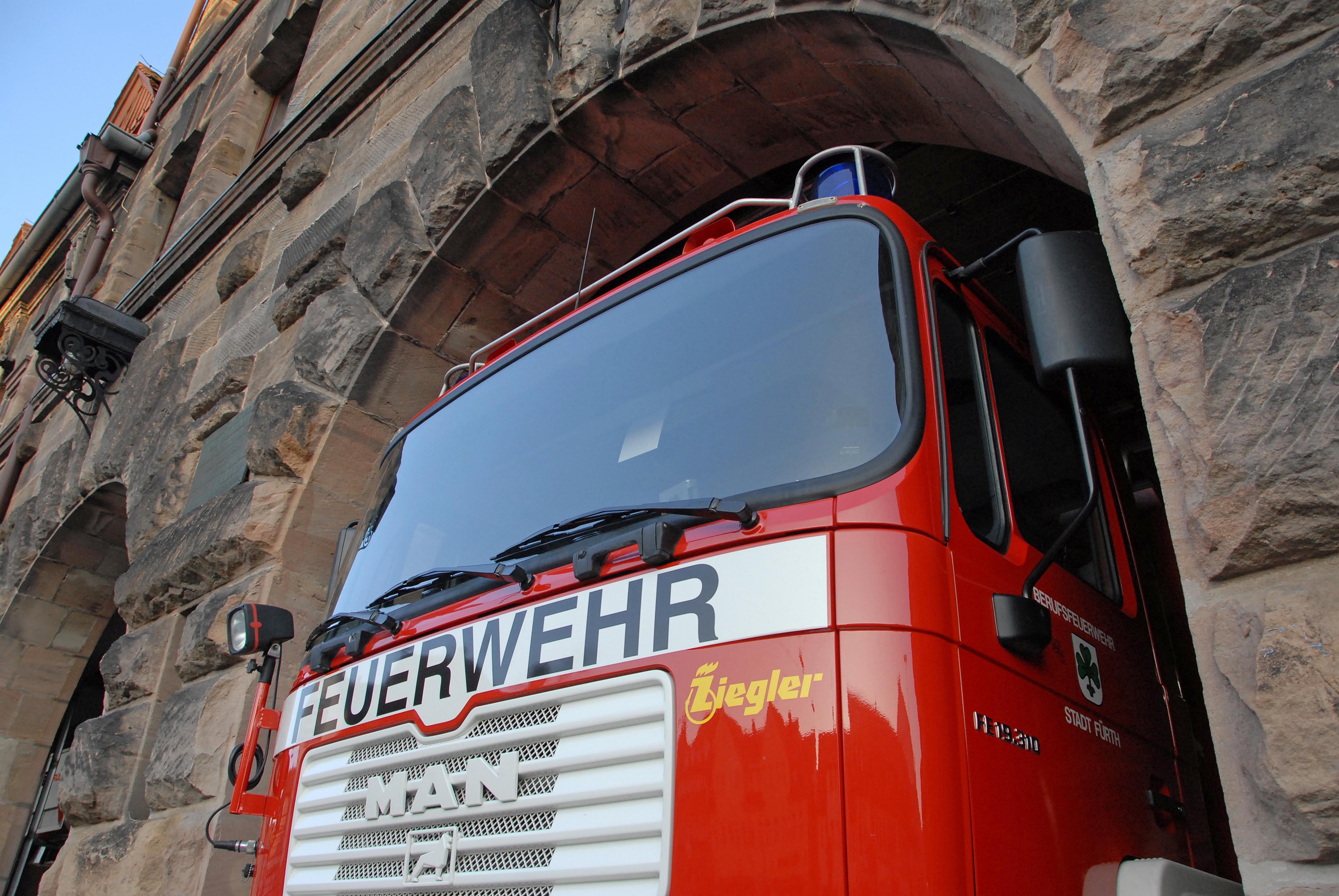 Einst für Pferdefuhrwerke konzipiert, kann es für moderne Löschfahrzeuge eng werden.