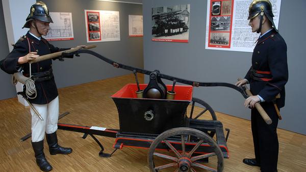 So wurde einst gelöscht: Eine Jubiläumsschau im Stadtmuseum zeigte den Einsatz eines Pumpenwagens.