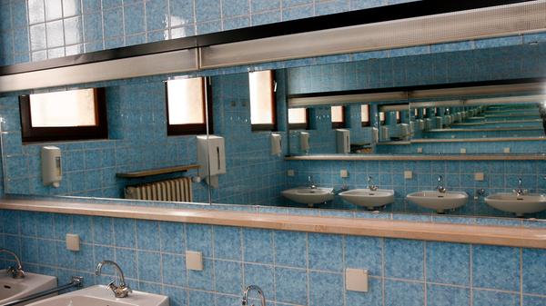 Willkommen in der Wache: So sah und sieht es im Gebäude am Helmplatz aus.