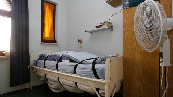 Willkommen in der Wache: So sah und sieht es im Gebäude am Helmplatz aus.