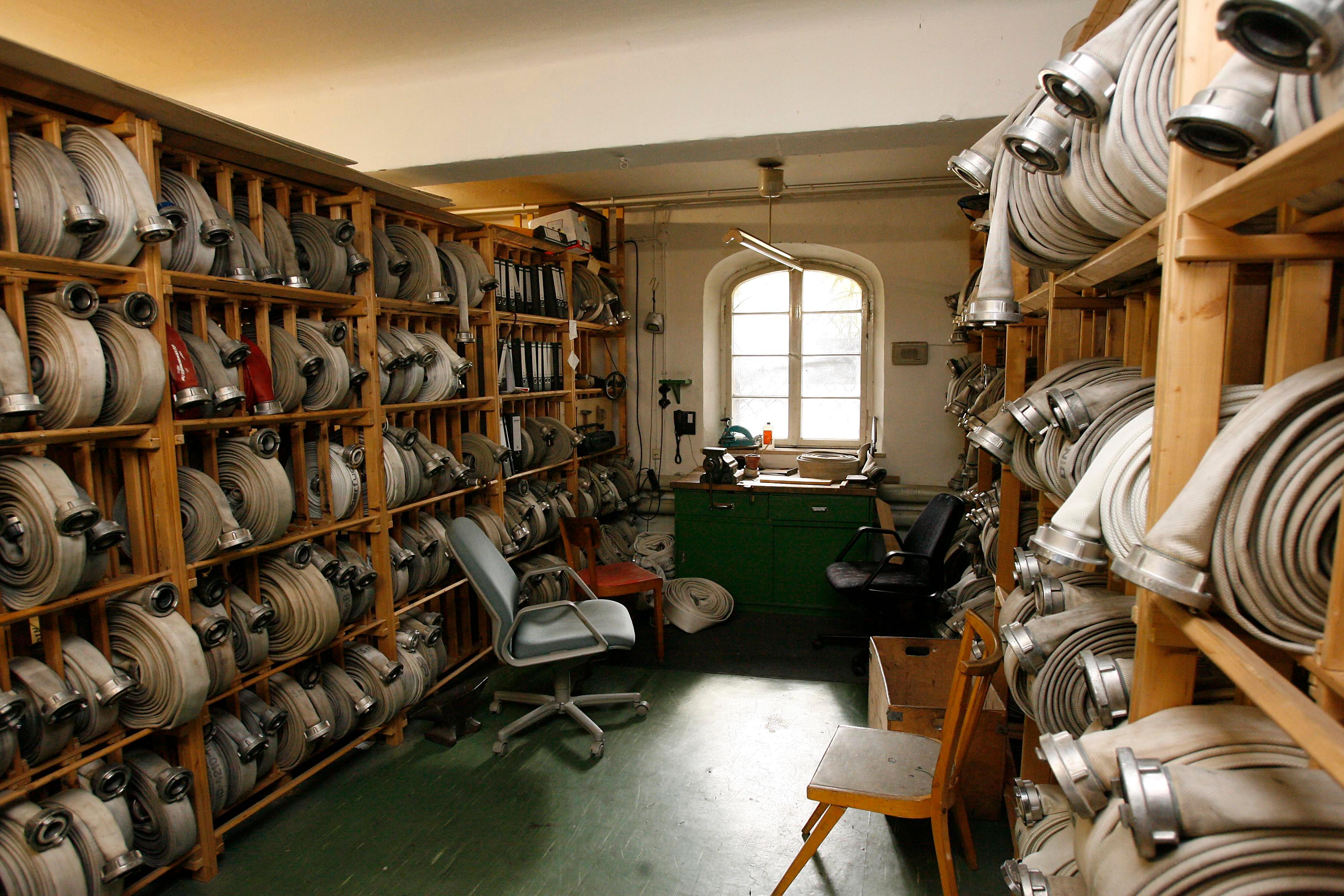 Willkommen in der Wache: So sah und sieht es im Gebäude am Helmplatz aus.