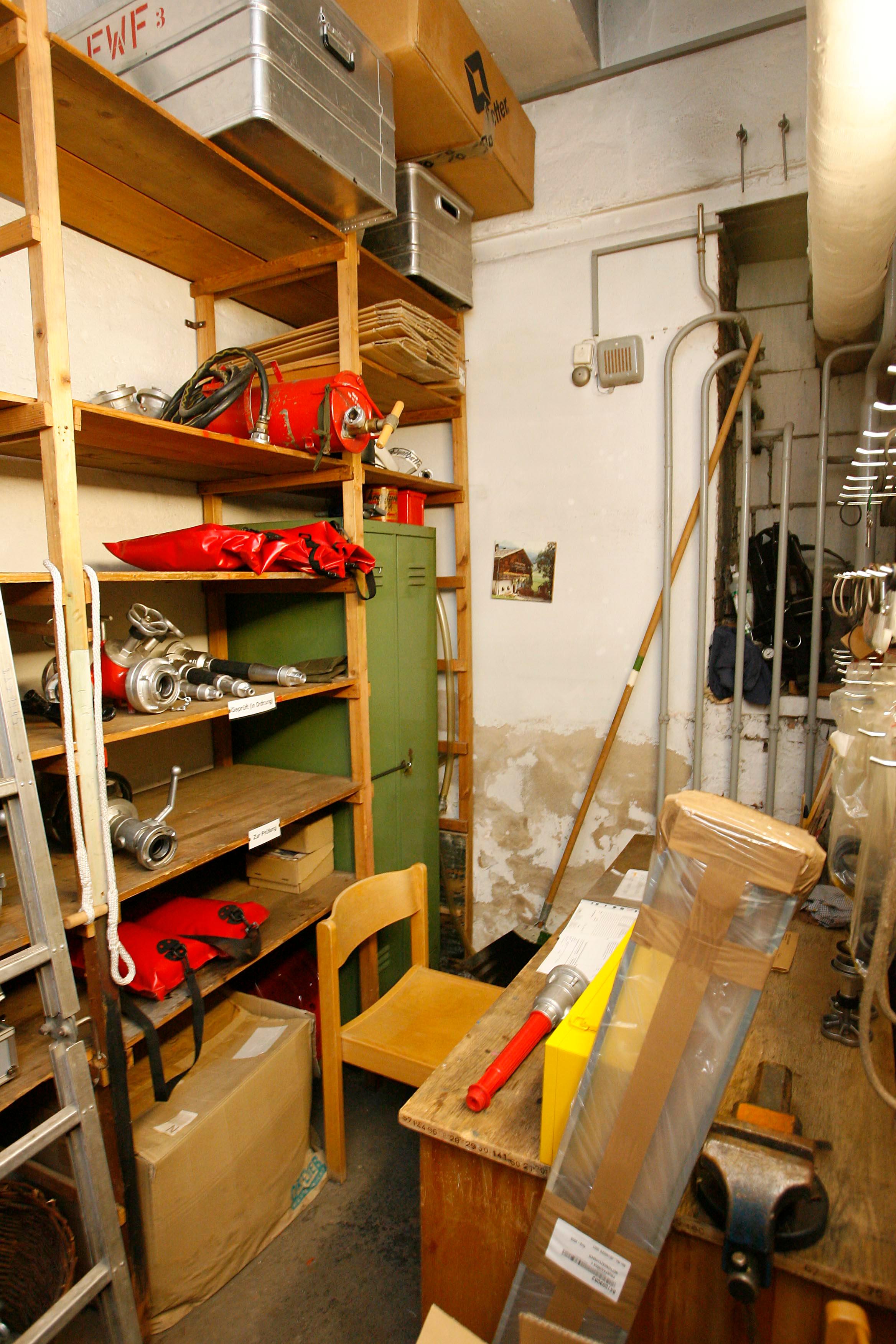 Willkommen in der Wache: So sah und sieht es im Gebäude am Helmplatz aus.