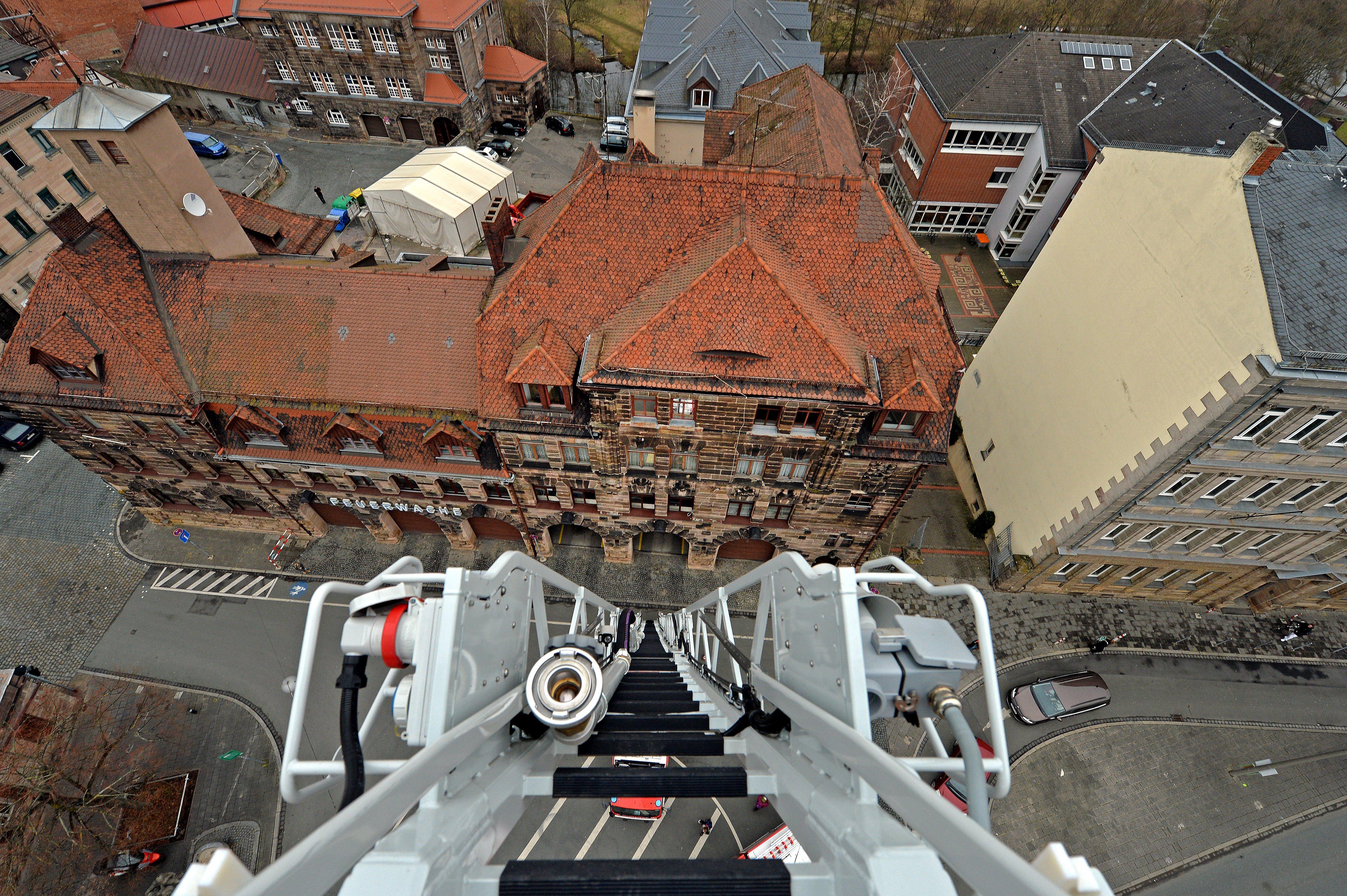 Luftige Perspektive: Die Feuerwache von der Drehleiter aus gesehen.