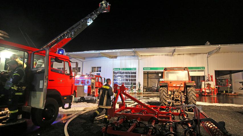 Großbrand in Schonungen zerstört Werkstatthalle