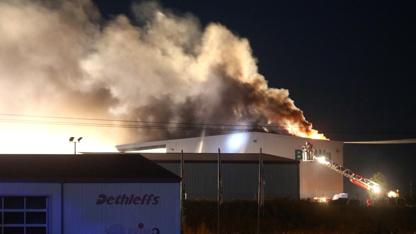 Großbrand in Schonungen zerstört Werkstatthalle