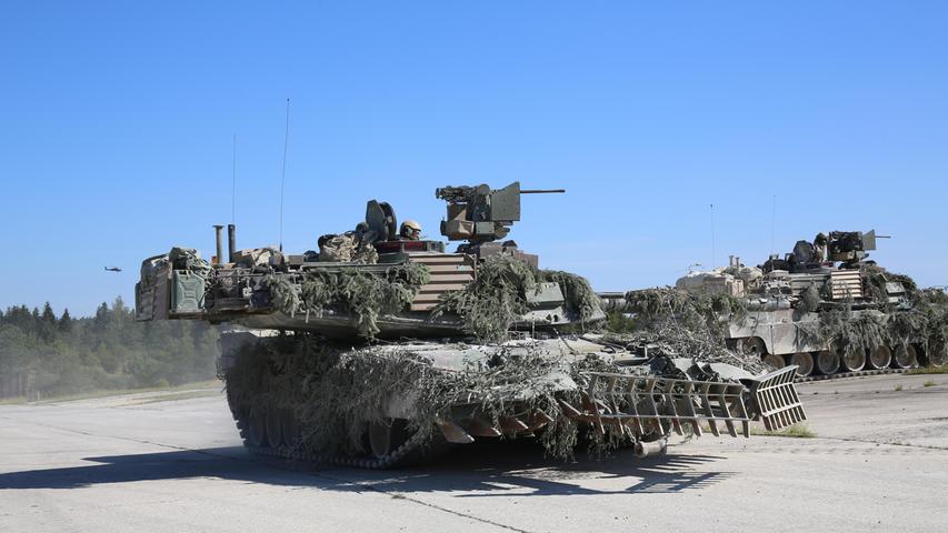 Die US-Army sowie Partner aus der Nato führen auf dem Truppenübungsplatz bei Grafenwöhr Geländeübungen durch. Dabei soll de Zusammenarbeit sowie die Kampfkraft verbessert werden.