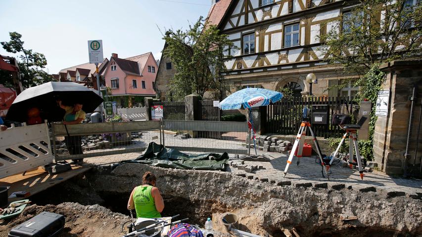 Forchheim: Menschliche Skelette am Katharinenspital werden ausgegraben