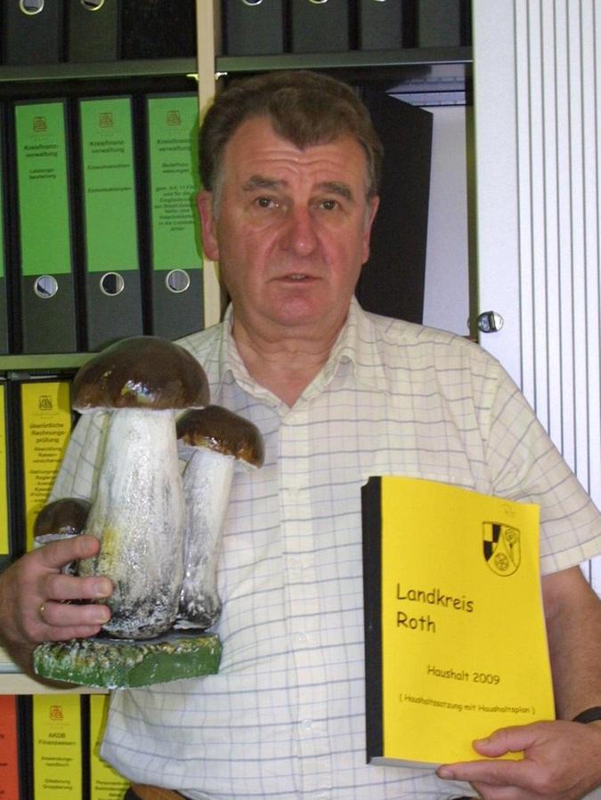 Der ehemalige Kreiskämmerer Rudolf Rossmeissl ist seit über drei Jahrzehnten als Pilzberater aktiv.