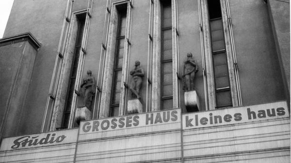 Am Königstorgraben 11 bot das Kino mehr als 2000 Plätze und 300 weitere Plätze im Café im Obergeschoss.