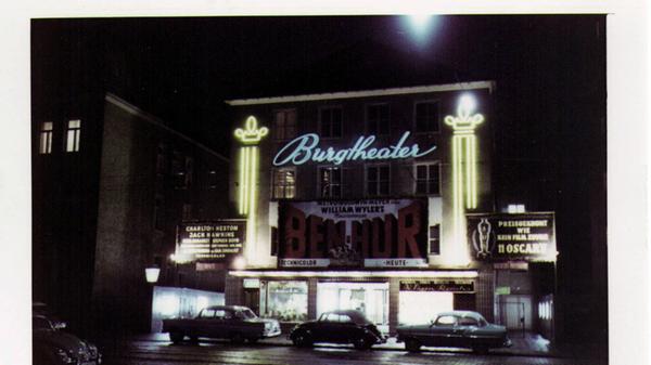 ... "Burgtheater" am Friedrich-Ebert-Platz.