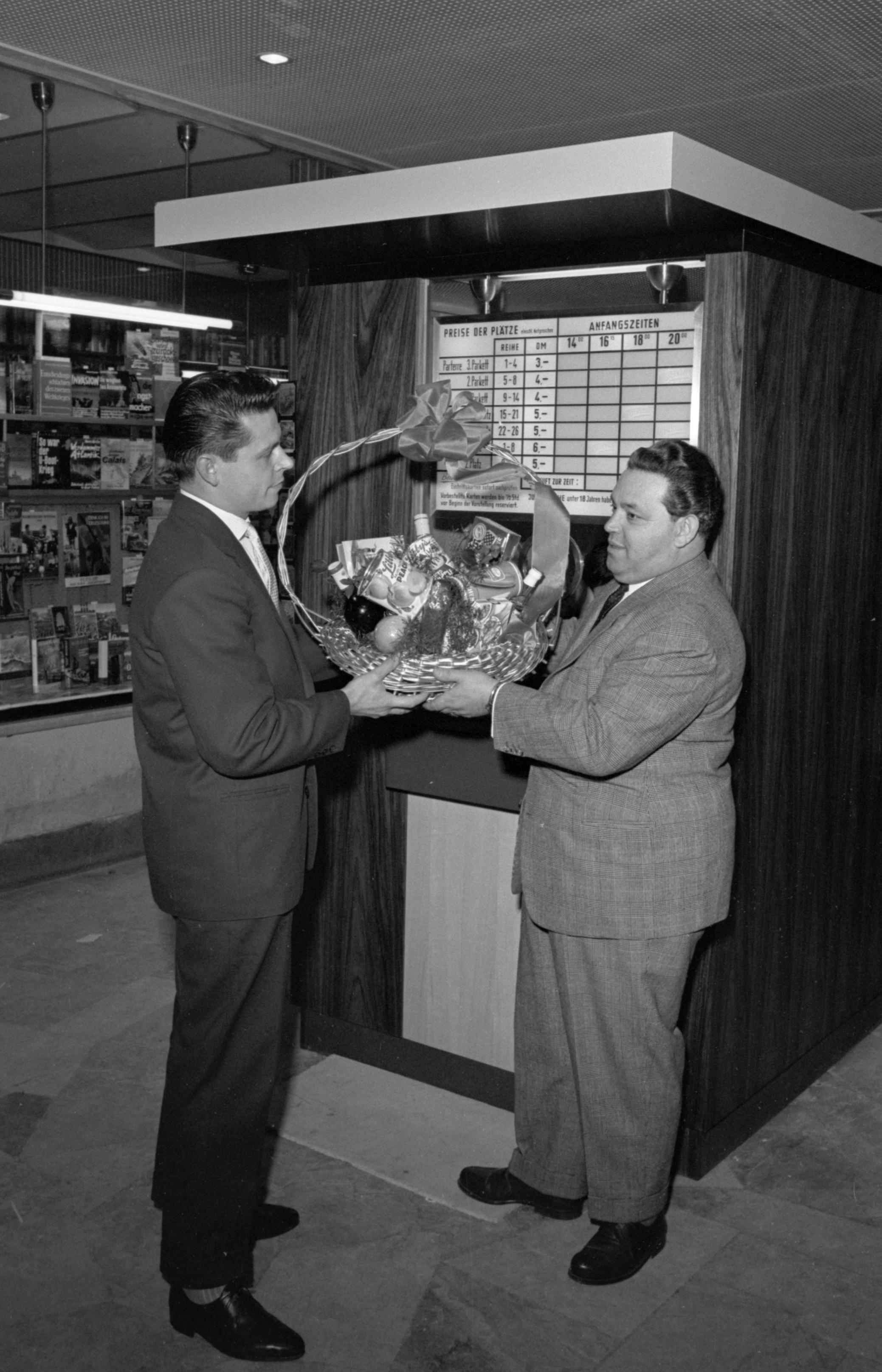 Das Delphi-Kino wurde am 13. Januar 1956 eröffnet und war mit 1031 Plätzen bestückt. Das Bild entstand 1960 bei der Premiere nach einer Modernisierung.