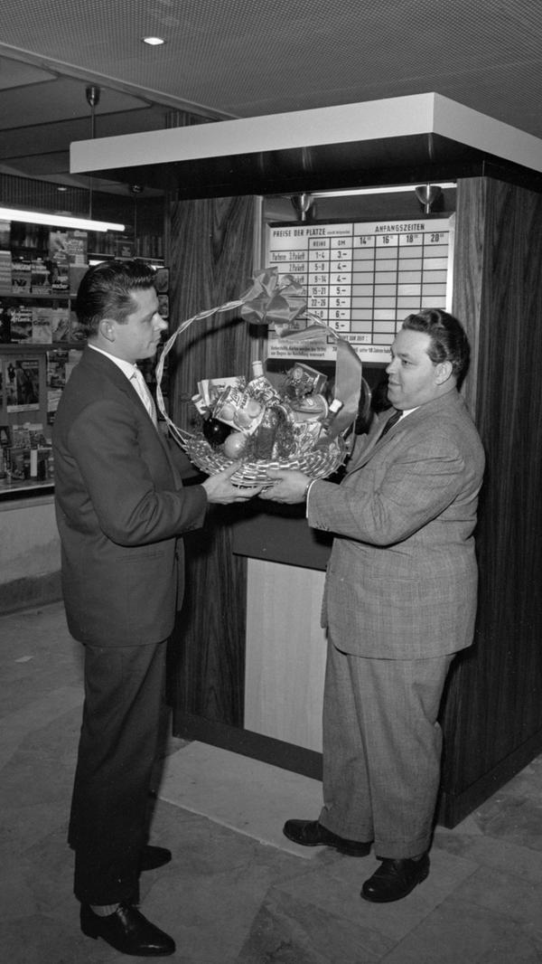 Das Delphi-Kino wurde am 13. Januar 1956 eröffnet und war mit 1031 Plätzen bestückt. Das Bild entstand 1960 bei der Premiere nach einer Modernisierung.