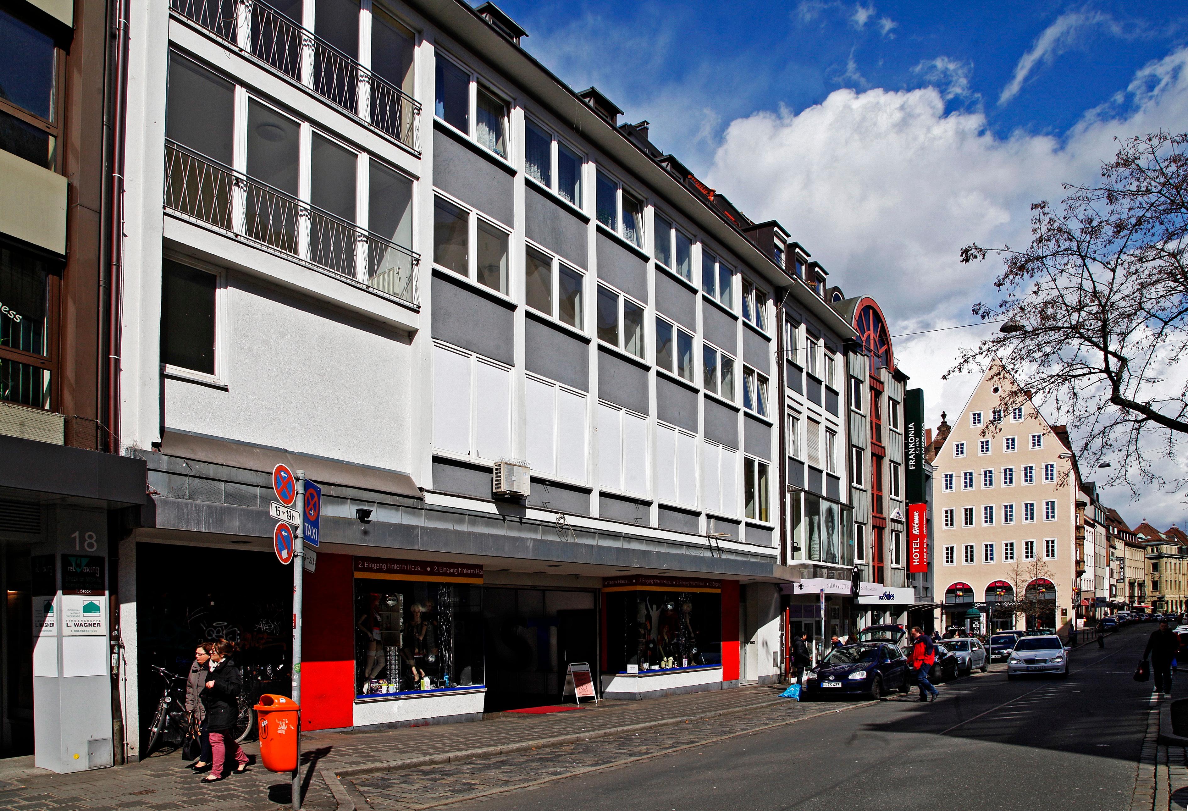 In den 70er Jahren stellte man das Programmkino. Dabei wurde es zu einem "Porno-Kino" umfunktioniert.