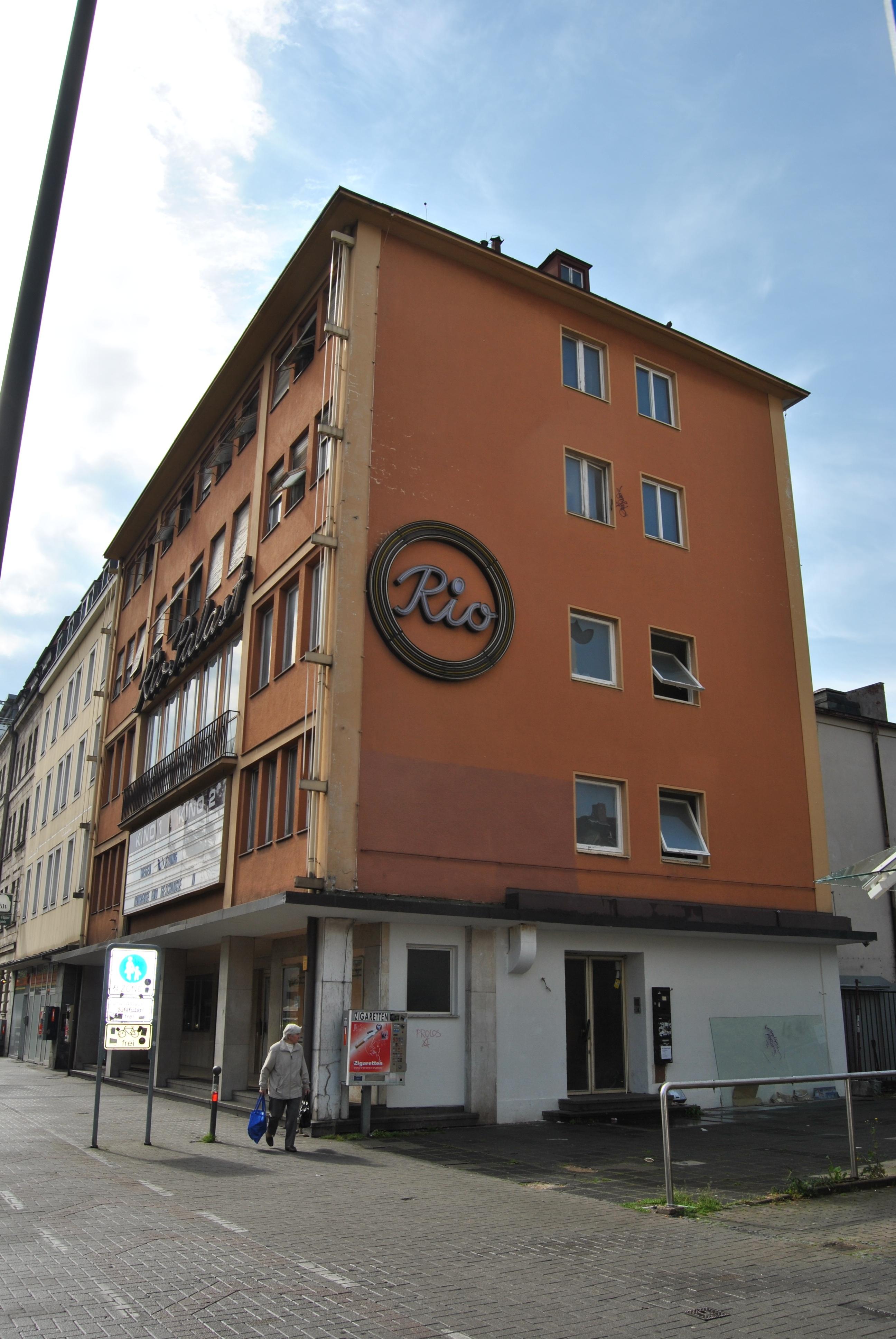 Aus eins mach zwei: Und so splittete man den großen Saal.