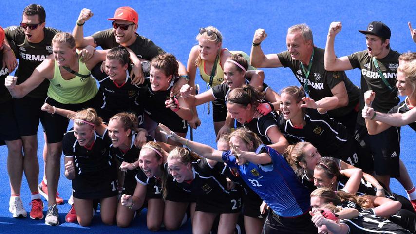 Nach den Hockey-Herren holen auch die Hockey-Damen die Bronze-Medaille. Mit einem 2:1-Sieg setzen sie sich gegen Neuseeland durch. Im Halbfinale waren "Die Danas" noch im Shoot-Out an den Niederlanden gescheitert.