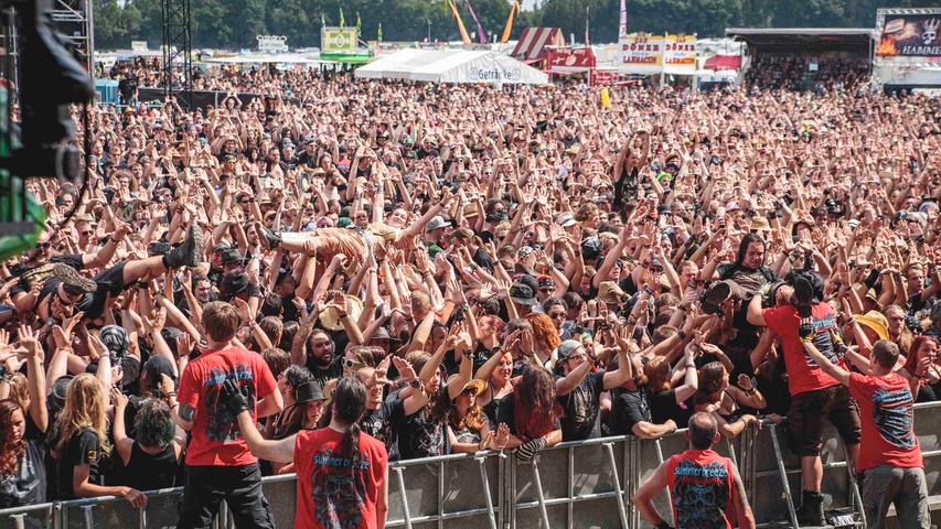 Ausgelassene Stimmung: Der Summer Breeze Freitag 2016