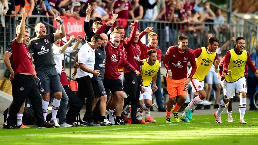 So sehen Sieger aus: Der 1. FC Nürnberg steht in der zweiten Pokalrunde, musste sich dafür aber mächtig strecken. Die Bilder des 7:6-Siegs nach Elfmeterschießen.
