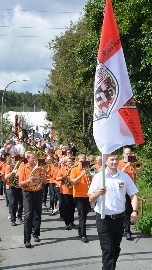 Wimmelbacher Männlafest: Dorf kriegt Steinwahrzeichen