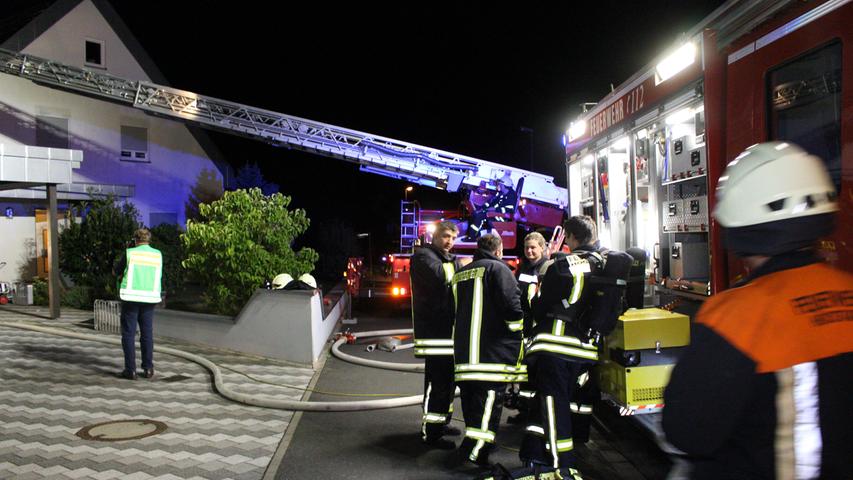 Nächtliches Feuer: Garagenbrand in Höchstadt an der Aisch