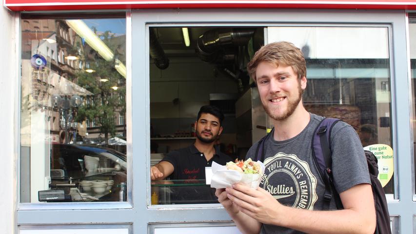 Besonders das kross gebackenen Brötchen zieht Andreas Blockinger immer wieder zum Restaurant Istanbul in der Königstraße 60. "Die Lage ist einfach perfekt und der Döner mit Putenfleisch schmeckt besonders gut", sagt der 25-Jährige.
