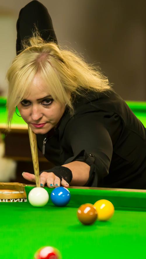 Fürth im Snooker-Fieber: Jetzt ging es für die Frauen an den Queue