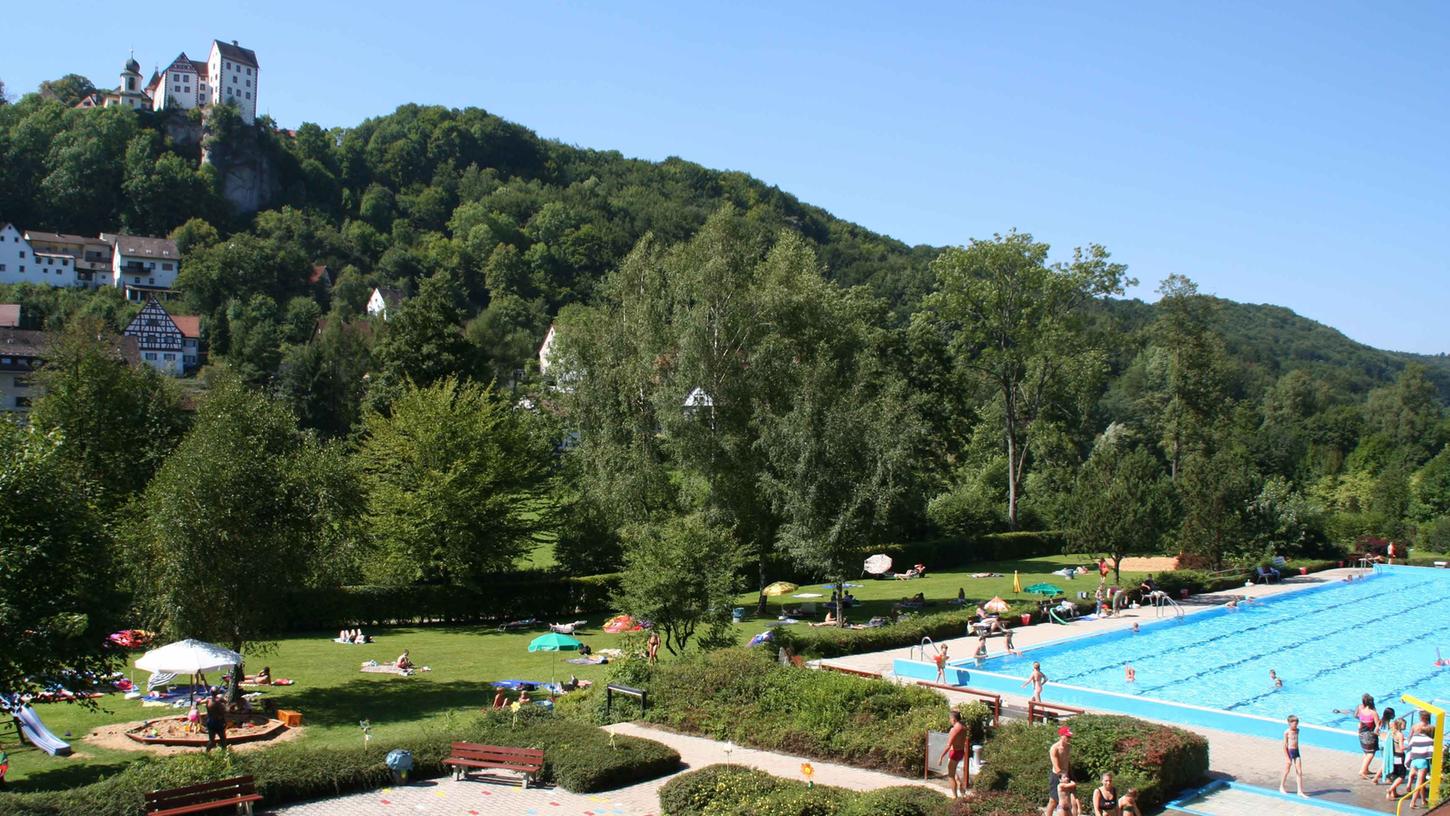 In Egloffstein steht einem Sprung ins kühle Nass nichts mehr im Weg.