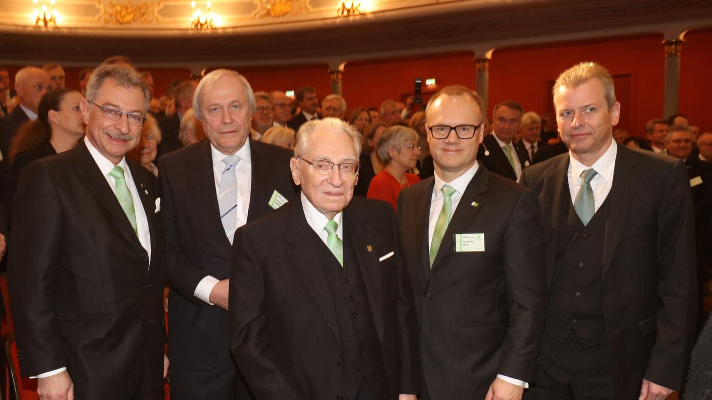 Feierten im Februar 50 Jahre Datev (v. l.): Dieter Kempf, Raoul Riedlinger von der Bundessteuerberaterkammer, Heinz Sebiger, Robert Mayr, OB Ulrich Maly.
