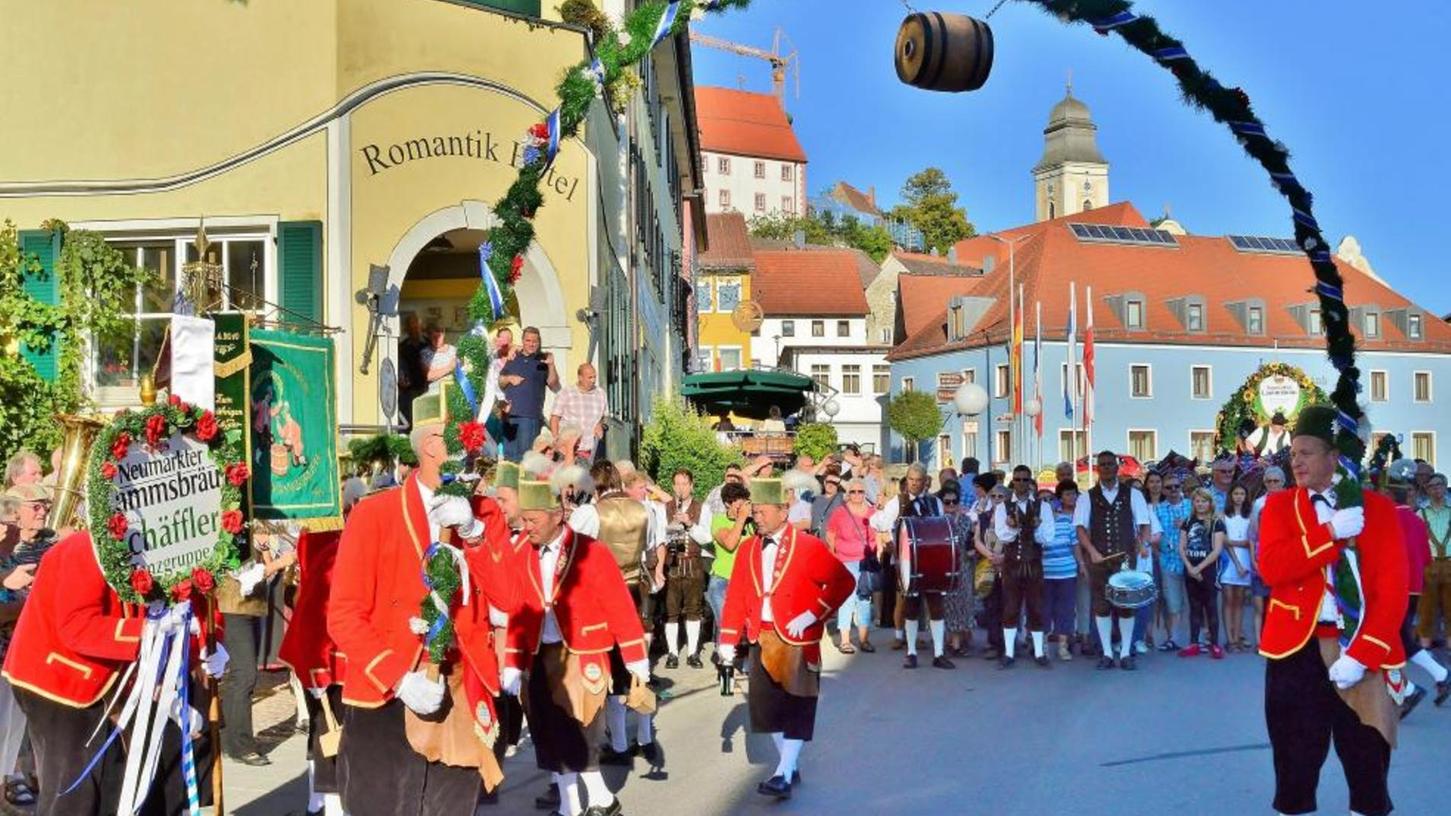Parsberger Volksfest ist mit prächtigem Festzug gestartet