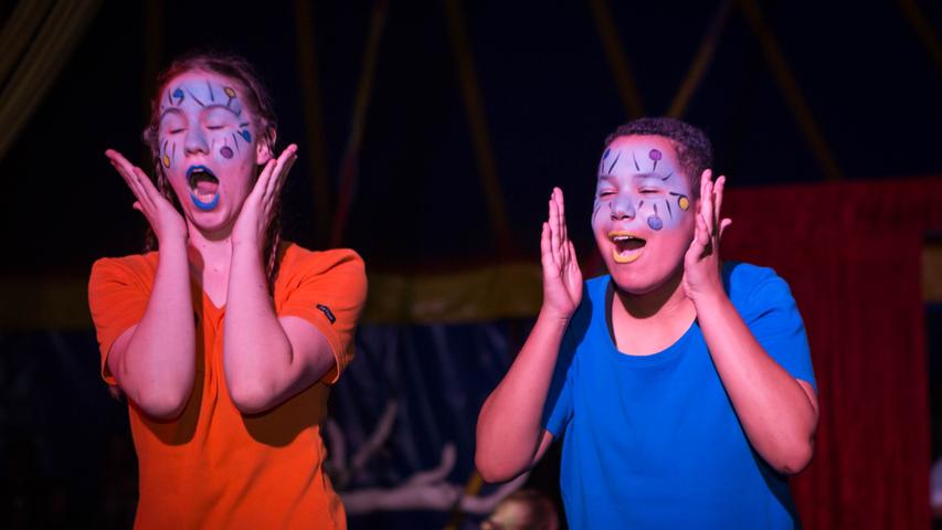 Junge Artisten: Manege frei für den Circus Sternschnuppe