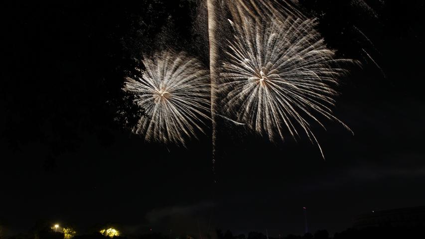 Nürnberg erstrahlt! Das Feuerwerk zum Volksfest-Auftakt