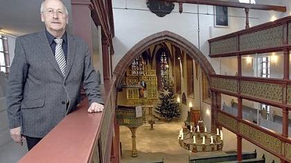 Geschafft: Dekan Michael Höchstädter betrachtet zufrieden den Abschluss der umfangreichen Sanierung von Fürths Altstadtkirche St. Michael. Geschafft: Dekan Michael Höchstädter betrachtet zufrieden den Abschluss der umfangreichen Sanierung von Fürths Altstadtkirche St. Michael.