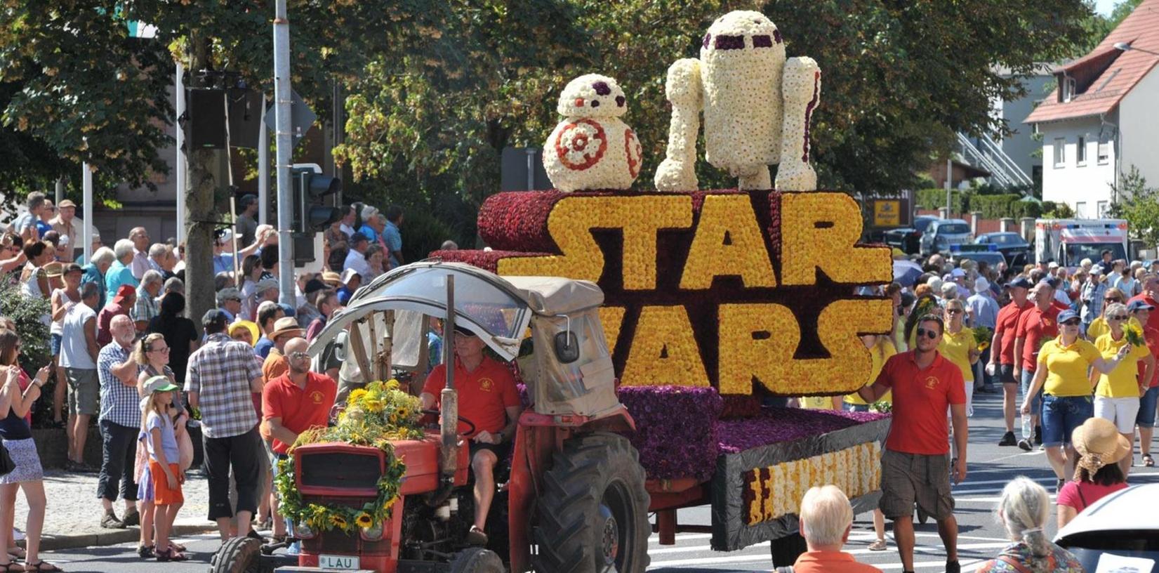 Auch der "Star Wars"-Wagen zog die Blicke der rund 28.000 Besucher an.