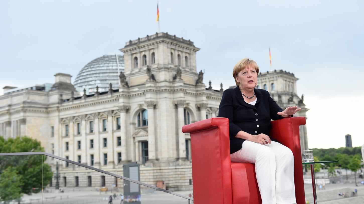 Gibt Bundeskanzlerin Angela Merkel bereits im Dezember bekannt, dass sie wieder für das Amt als Kanzlerin kandidieren will?