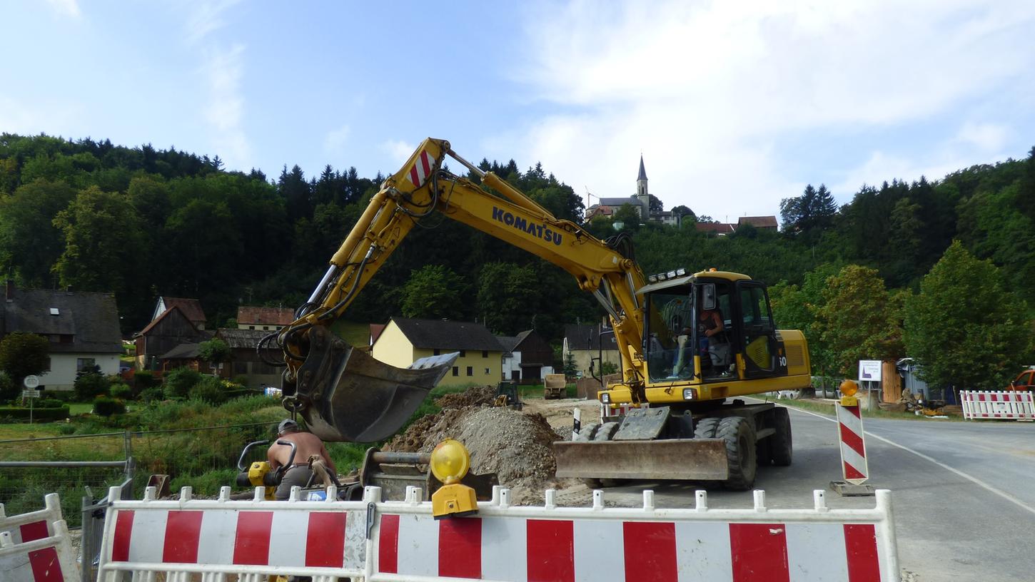 Baubeginn der Kanalarbeiten in Wüstenstein: Bis Jahresende soll hier gewerkelt werden.