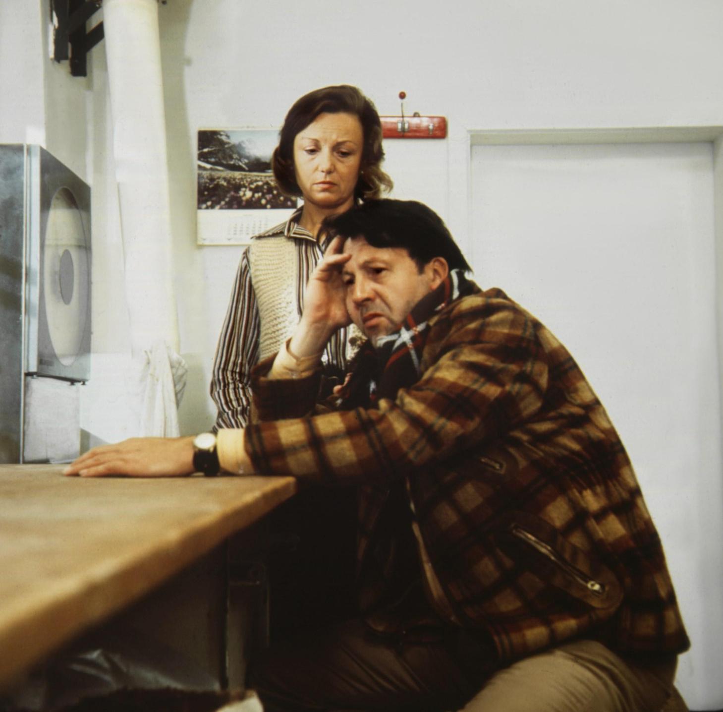 Vor genau 40 Jahren kam ein Film in die Kinos, der Hersbruck als Kulisse entdeckt hatte: Der Schweizer Erwin Keusch hatte mit seinem Regie-Debüt "Das Brot des Bäckers" auf Anhieb Erfolg und gewann damit einige Auszeichnungen. Es geht um den ohnmächtigen Kampf des Bäckermeisters Baum (Günter Lamprecht) mit der übermächtigen Billig-Konkurrenz der Supermärkte. Viele Hersbrucker waren damals bei den Dreharbeiten dabei. Die Fimmusik stammt von der Nürnberger Rockband "Improved Sound Limited".