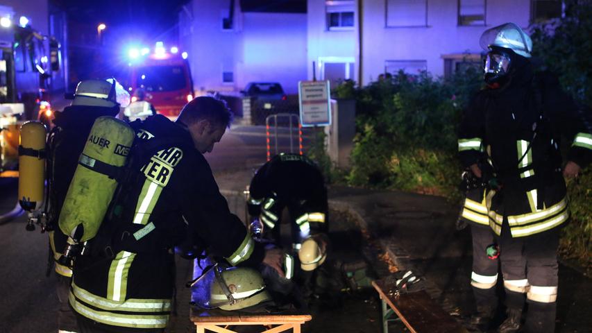 Feuer in Abenberg: Wohnhaus steht nach Carportbrand in Flammen