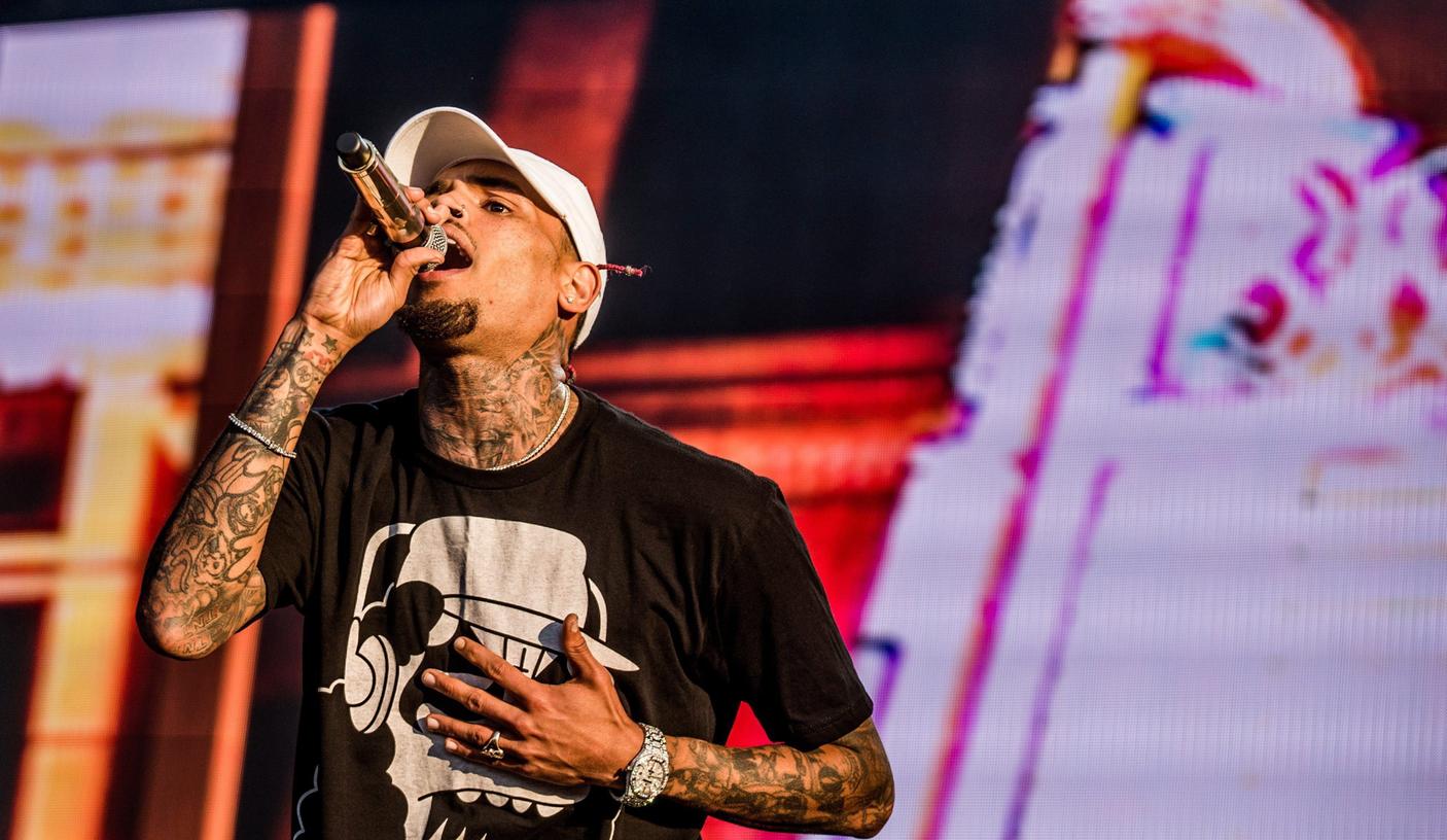 Nach einem stundenlangen Nervenkrieg mit der Polizei ist US-Rapper Chris Brown festgenommen worden.