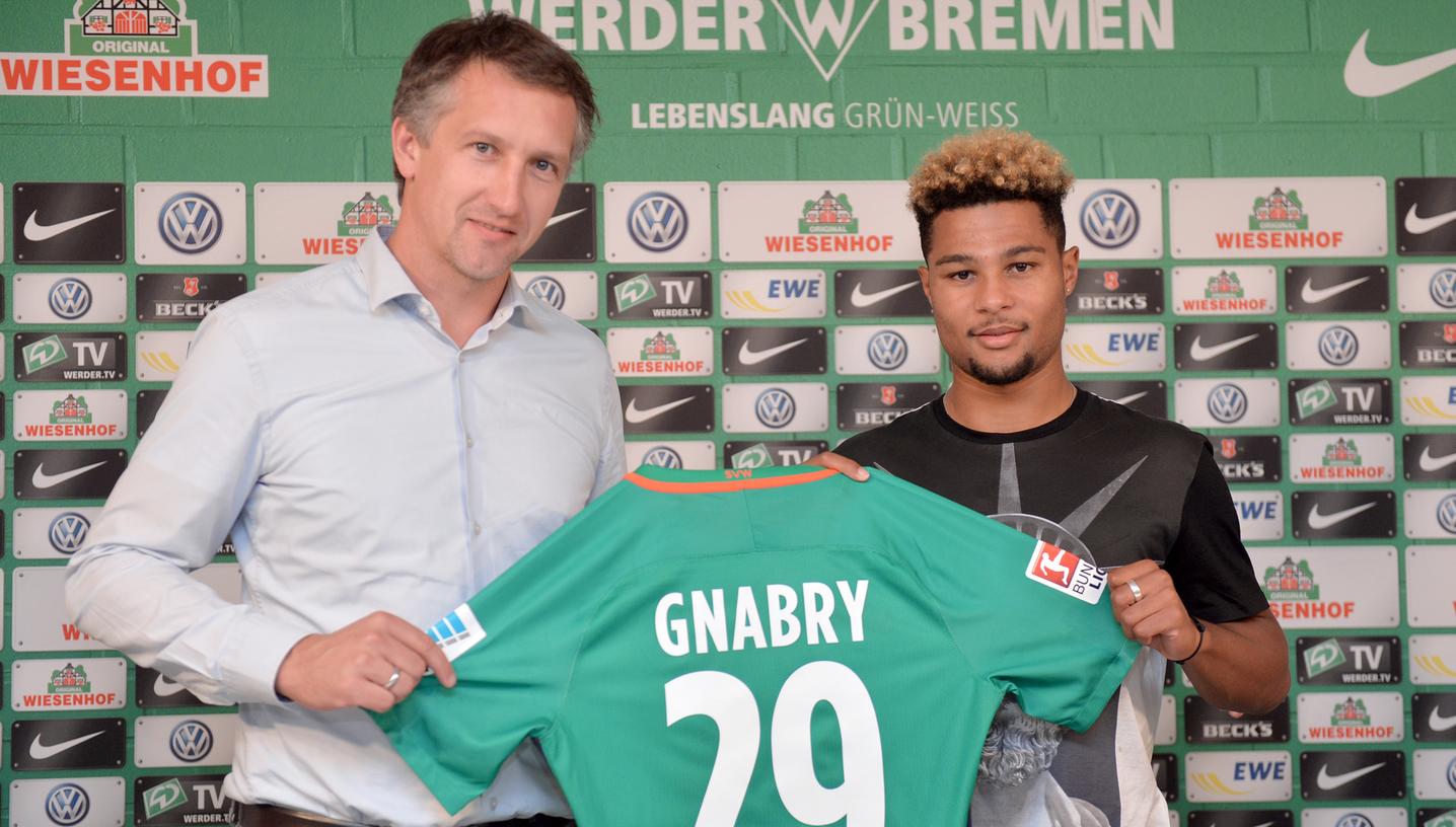 Fest steht: Serge Gnabry spielt in der aktuellen Saison für den SV Werder Bremen. Über seine weitere Zukunft wird spekuliert.