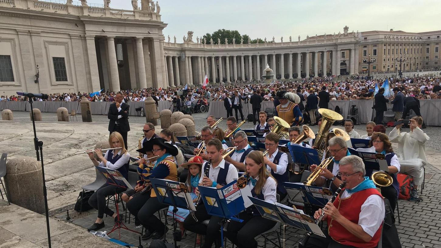 Höchstadter musizieren vorm Papst