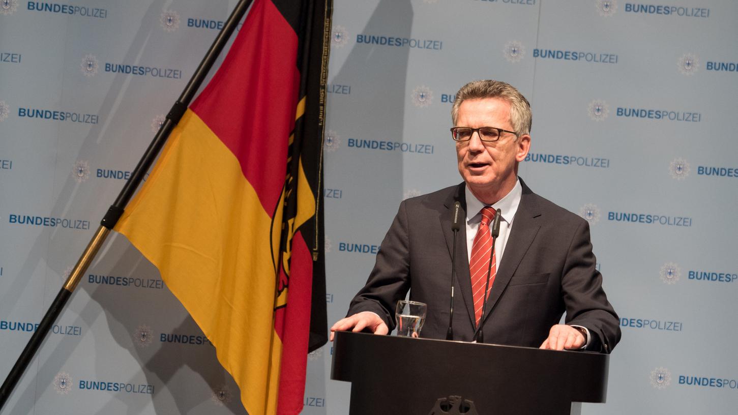 Bundesinnenminister Thomas de Maizière (CDU) hat im neuen Aus- und Fortbildungszentrum der Bundespolizei in Bamberg den Ausbau der Bundespolizei angekündigt.