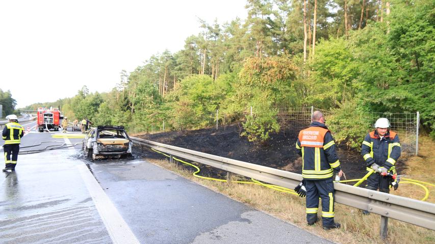 Die 35-jährige Fahrerin war gegen 16 Uhr auf der A73 von Nürnberg in Richtung Suhl unterwegs. Bei Bamberg-Süd stellte die Frau einen Leistungsabfall an ihrem Fahrzeug fest.