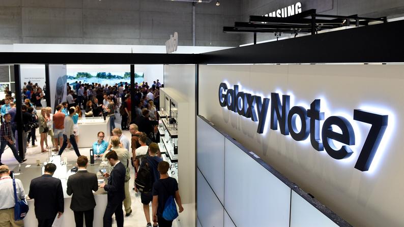Nach dem weltweiten Verkaufsstopp für das neue Samsung-Smartphone Galaxy Note 7 startet am Sonntag der Umtausch in den USA.