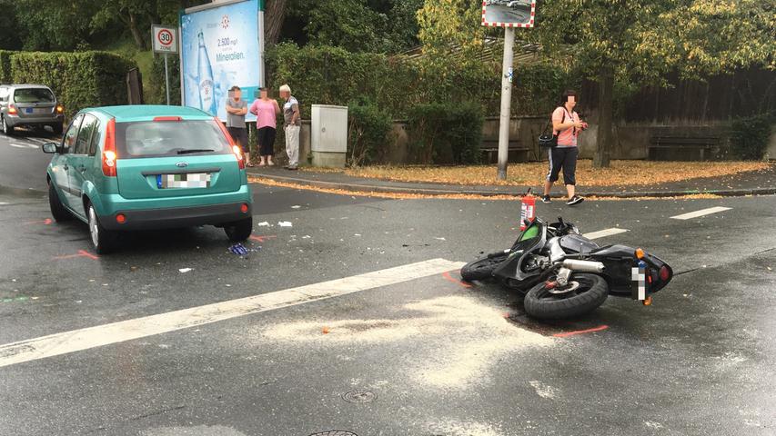 Unfall in Langenzenn: Frau übersieht 17-Jährigen auf Motorrad