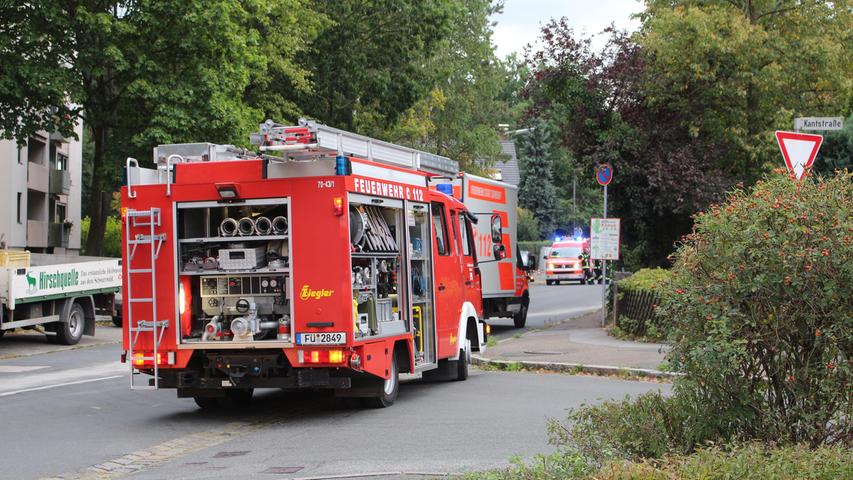 Fürther Feuerwehr im Einsatz: Mercedes kollidiert mit Passat