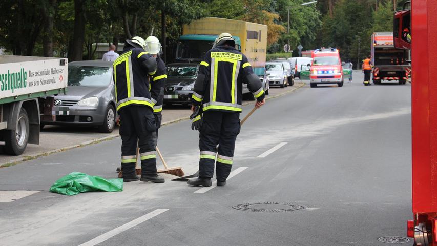 Fürther Feuerwehr im Einsatz: Mercedes kollidiert mit Passat