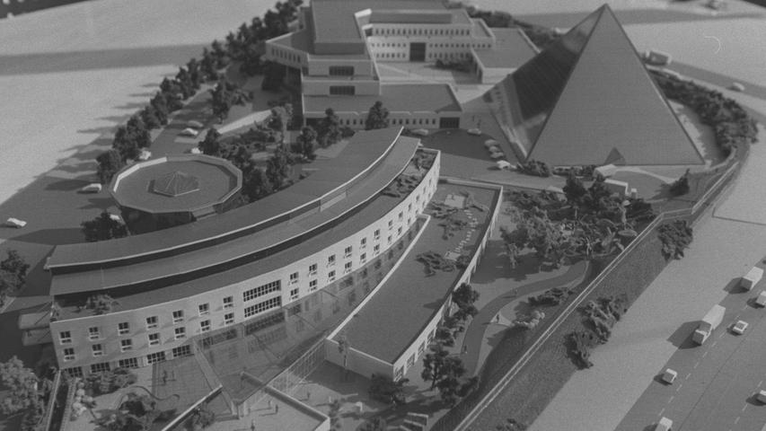 Noch vor dem Bau: So sah in den 90ern Jahren das Modell von Hotel und der benachbarten Klinik aus.