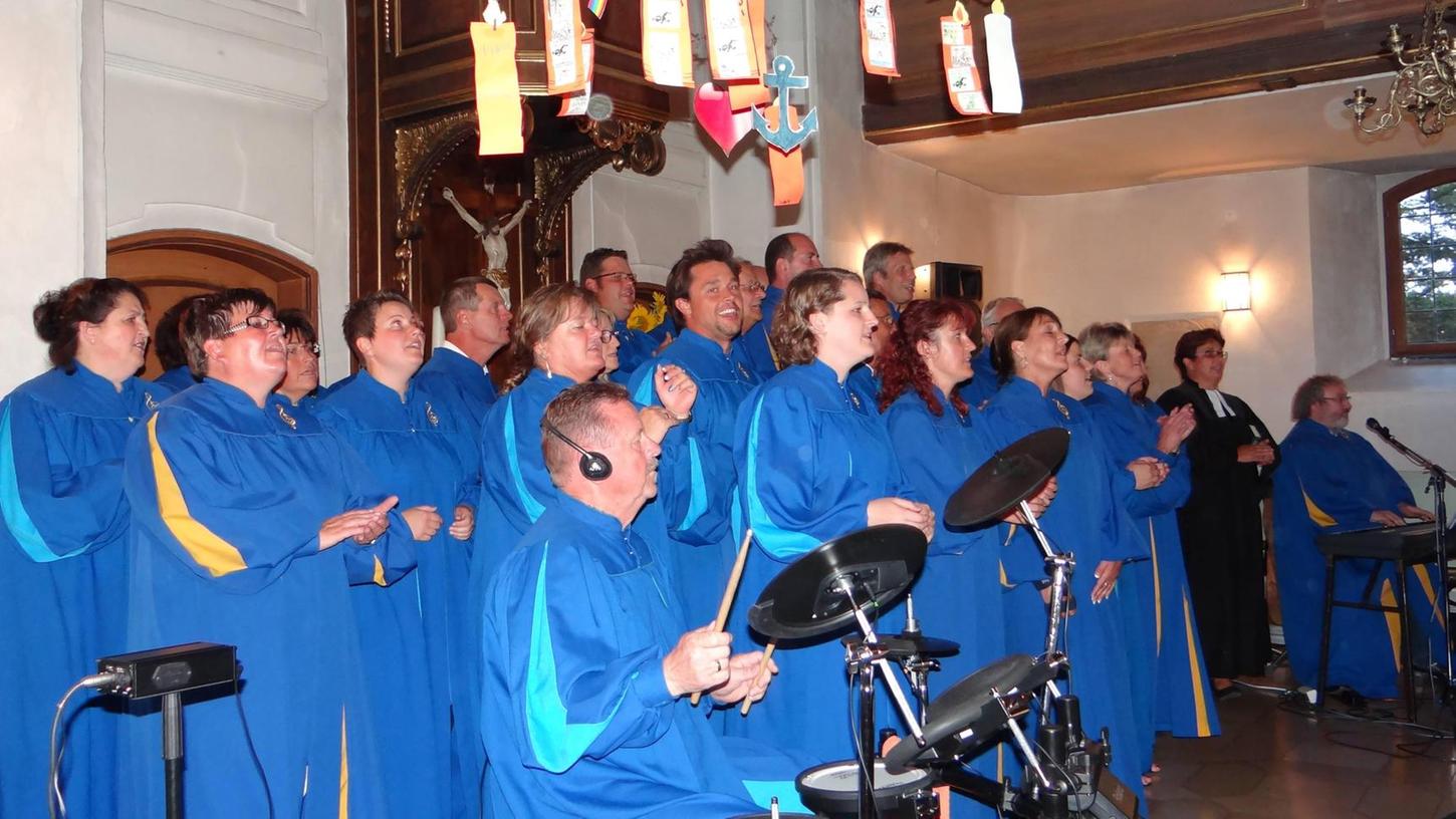 Klatschen, Singen und Tanzen in der Kirche